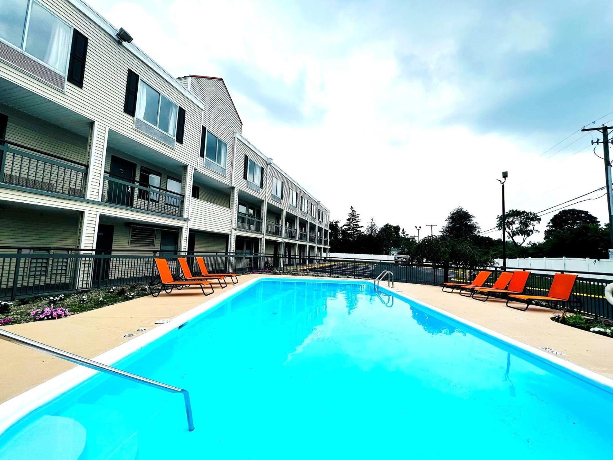 Baymont Inn And Suites By Wyndham Columbus / Near Osu Exterior foto